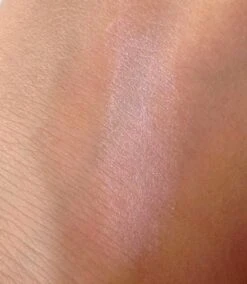 Makeup Revolution - The One Blush Stick - Dream -Cosmeticawinkel 1042x1200 1