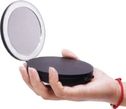 UNIQ Drievoudige Compacte Reisspiegel Met LED (vergroting 5x En 10x) - Make Up Spiegel Met Verlichting - Zwart -Cosmeticawinkel 1200x1036 3