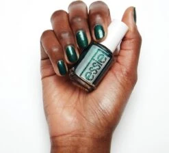 Essie Winter Collection Nagellak – 669 Under Wraps - Groene Glitter Nagellak -Cosmeticawinkel 1200x1086 13