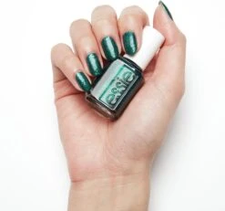 Essie Winter Collection Nagellak – 669 Under Wraps - Groene Glitter Nagellak -Cosmeticawinkel 1200x1124 4