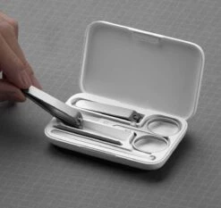 Xiaomi Professionele Nagel Set - Roestvrij Versterkt Staal - 5-delig - Compacte Opbergdoos - Handverzorging - Voetverzorging - Nagelknippers - Nagelschaar - Nagelvijl - Oorsmeer Verwijderaar - Travel Kit -Cosmeticawinkel 1200x1133 4