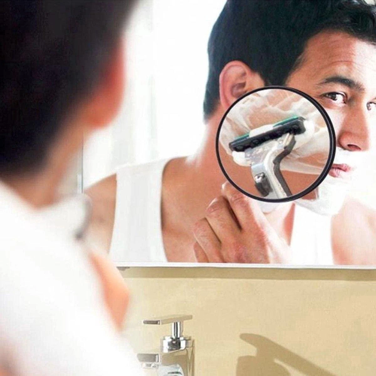 Doodadeals® Vergrootspiegel - 15x Vergroot - Toilettas Formaat - Zuignap - Make-up - Badkamer - ø 7 Cm 3 Doodadeals® Vergrootspiegel - 15x Vergroot - Toilettas Formaat - Zuignap - Make-up - Badkamer - ø 7 Cm - Afbeelding 3