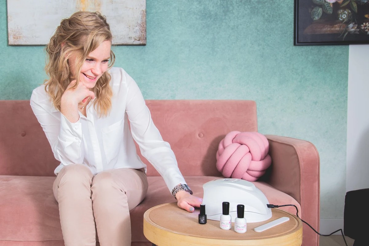 Miss Jules - 6-Delige Gellak Starterspakket - Nagellak - Kleur Paars, Roze & Glitter - Glanzend & Dekkend Resultaat 7 Miss Jules - 6-Delige Gellak Starterspakket - Nagellak - Kleur Paars, Roze & Glitter - Glanzend & Dekkend Resultaat - Afbeelding 7