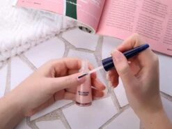 Herome Base Coat - Vult Oneffenheden Op Maakt De Nagel Egaal En Glad - Beschermt Tegen Verkleuren - TFS Hars- En Tolueenvrij - 10ml. -Cosmeticawinkel 1200x900 6