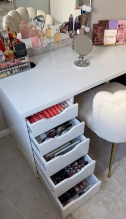 Jumanah® Collections - "Sorted" Large Lip Set - Make Up Organizer - Ladeverdeler - Lade Organizer - Transparant - Acryl - Kunststof - Ikea Alex 5 Ladeblok 14 Jumanah® Collections - "Sorted" Large Lip Set - Make Up Organizer - Ladeverdeler - Lade Organizer - Transparant - Acryl - Kunststof - Ikea Alex 5 Ladeblok -Cosmeticawinkel 691x1200 1