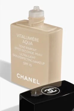 Chanel Vitalumiere Aqua Foundation - 30 Beige - SPF15 - 30 Ml -Cosmeticawinkel 800x1200