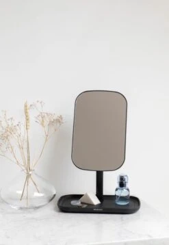 Brabantia ReNew Make-up Spiegel - Met Accessoireschaal - Dark Grey -Cosmeticawinkel 828x1200 5