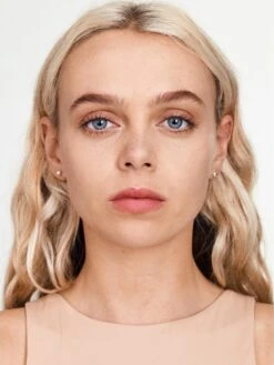 Rimmel London Hide The Blemish Concealer - 001 Ivory 16 Rimmel London Hide The Blemish Concealer - 001 Ivory -Cosmeticawinkel 901x1200 1