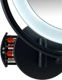 Metalen Verlichte Wand Knik Arm Make-up LED Spiegel Mat Zwart, Dubbelzijdig Verlicht, 10x Vergroting 22cm Doorsnee, Inculsief 4x AA Batterijen En Stroomkabel(USB) Badkamer Spiegel 6 Metalen Verlichte Wand Knik Arm Make-up LED Spiegel Mat Zwart, Dubbelzijdig Verlicht, 10x Vergroting 22cm Doorsnee, Inculsief 4x AA Batterijen En Stroomkabel(USB) Badkamer Spiegel -Cosmeticawinkel 936x1200 1