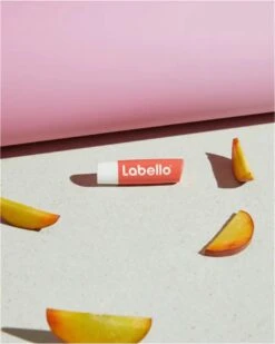 Labello Fruity Shine Peach Lippenbalsem - 5.5ml -Cosmeticawinkel 959x1200 5
